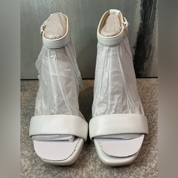 Naturalizer Joy White Leather Block Heel Sandal - Size 7 (NIB) - Picture 2 of 16